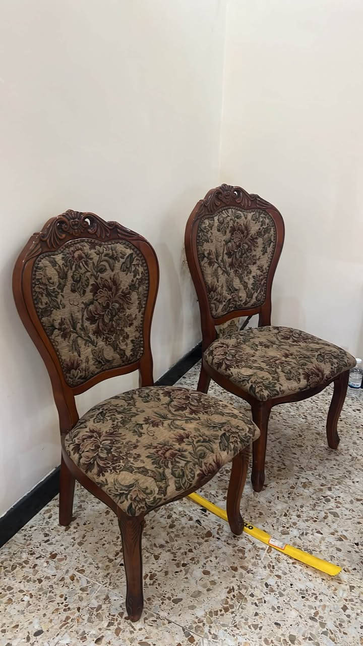 ميز طعام مع 5 كراسي 
السعر 300 الف


**إذا كنت صاحب هذا الإعلان وتريد حذفه لأي سبب، رجاءا أرسل رسالة إلى الدعم الفني**