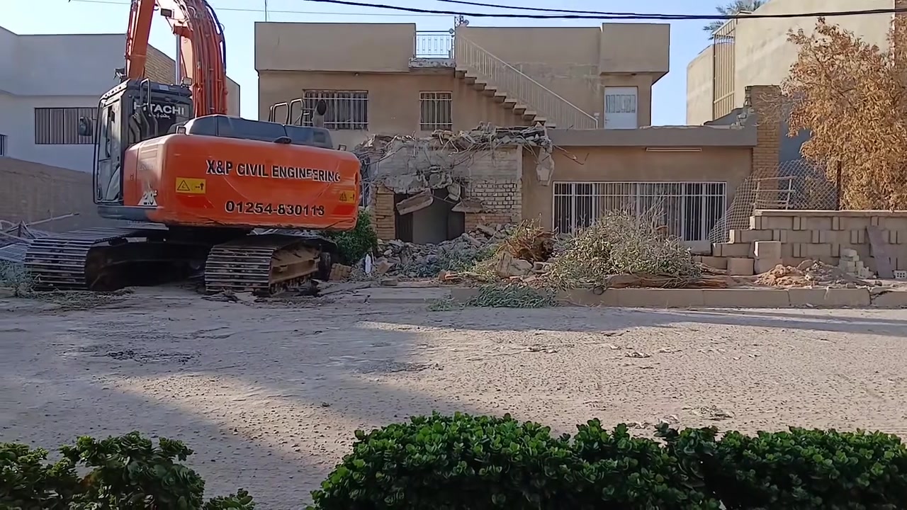 مقاول هدم وتفليش البيوت في بغداد 🏠
 هدم الدور والمنازل ورفع الأنقاض بالكامل
 تفليش البيوت والبنايات المرتفعة بسرعة ودقة
  قص البيوت المشتركة بأمان واحترافية
 ترميم وصيانة المنازل القديمة والحديثة
 تنظيف الموقع وتجهيزه بعد العمل
 كادر خبير وأسعار مناسبة لجميع المناطق
📍 الخدمة تشمل جميع مناطق بغداد 
📞 للحجز والاستفسار: ***********
