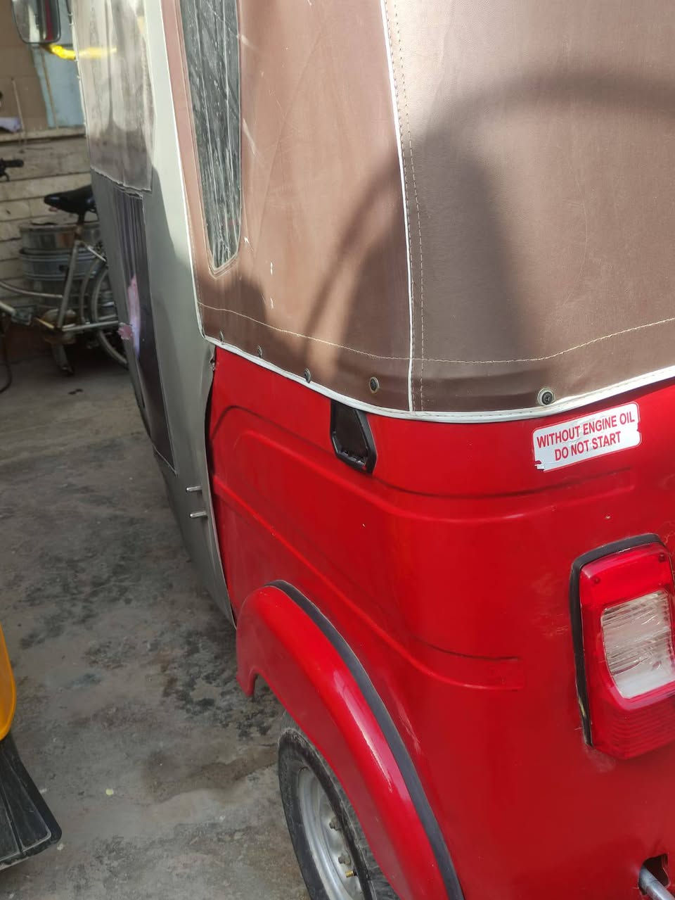 سلام عليكم تكتك للبيع 2022شهر 10تجفيت جديد تكتك. نضيفه ما بيه لاصبغ. ولا معجون بيه طخه خفيفه 4صابع يم البك لايت الخلفي  رقم بغداد  تحويل ثاني يوم سعر 8600وبيه مجال قليل مكاني بغداد شعله رقم الهاتف ***********
