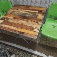 ميز  وثين  كراسي   جديد    السعر  30  الف  وبي مجال  قليل 07746603035