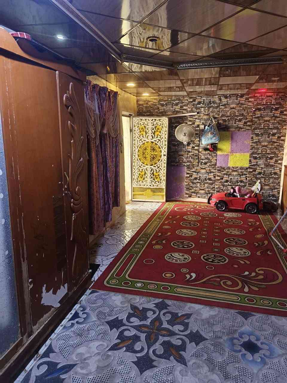 السلام عليكم بيت تجاوز  للبيع حي الاحرار مقابيل دور النفط ع شارع العام لا علي تبليغ ولا ازاله البيت نضيف تجي وتكعد 
متكون 
ديوانيه 
غرفتين 
حمام+تواليت 
مطبخ خارجي 
البيت كله سندويج 
السعر ٨وبي محال حك الجيه شراي اتصل ع رقم
***********
