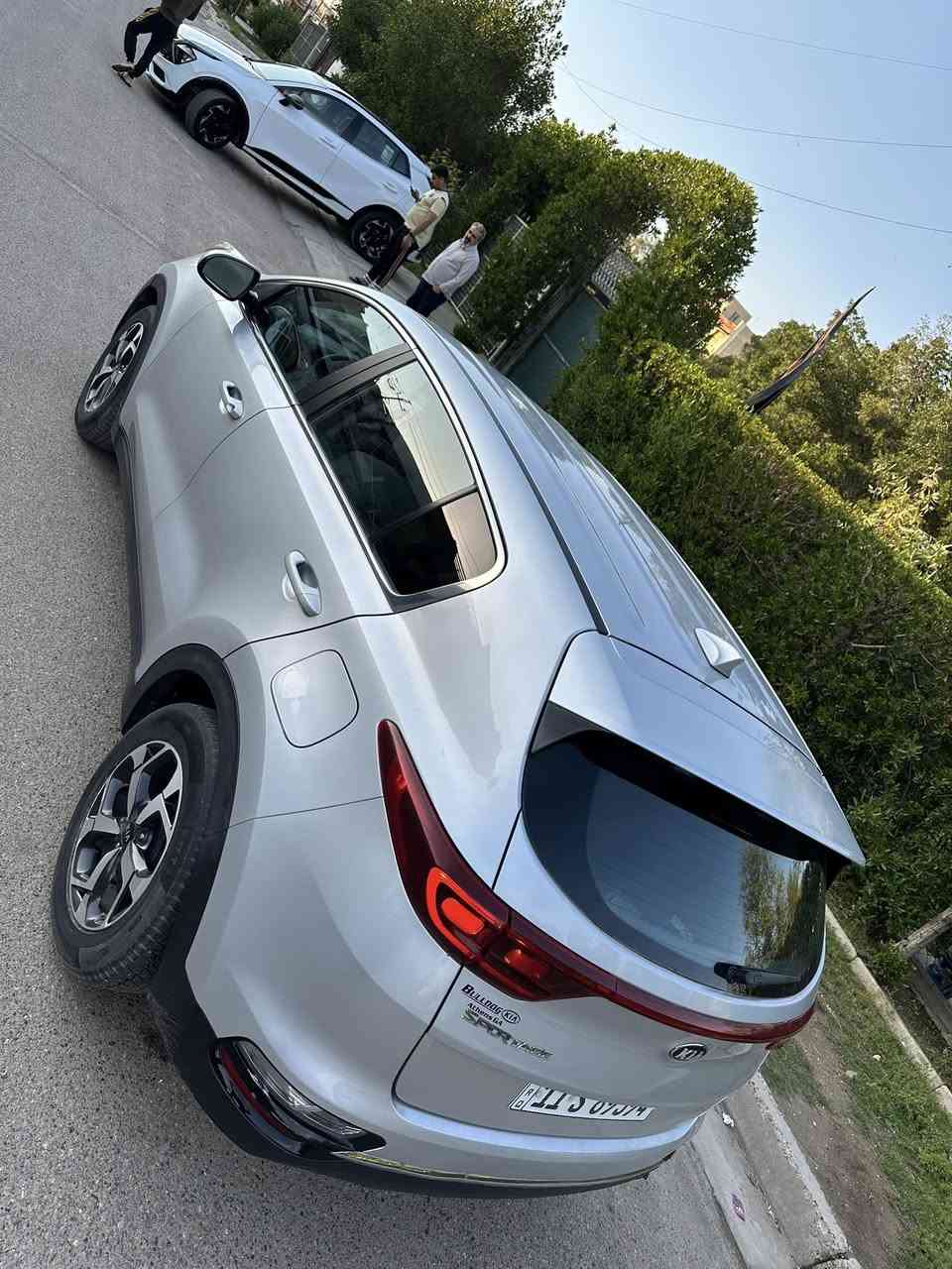 السلام عليكم 
سبورتج 2021 وارد امريكي 
رقم بغداد الدولي 
ماشية 80 الف 
كير محرك بلاديات 
حادثها جاملغ وبنيد تبديل 
والجاملغ الثاني مرشوش
بدون ضرر داخلي شرط الفحص
مواصفات السيارة واضحة بالصور
مكاني بغداد البلديات سعرها 148 ورقة
للاتصال فقط : ***********
