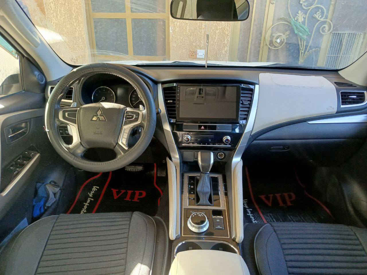 سلام عليكم  للبيع باجيرو سبورت 
المديل : 2020

ممشى السياره : 44الف

مركب عليها تخم تاير ياباني جديد
. 
. 

السعر : 215
. 

الى الاستفسار : ***********
