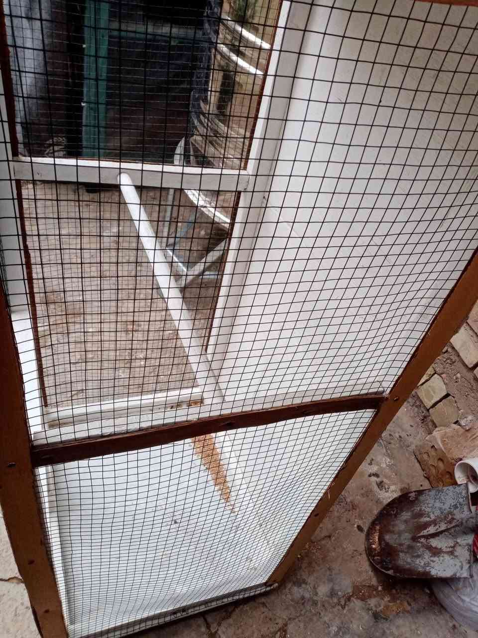 السلام عليكم...
قفص للبيع...
للتواصل:***********.
