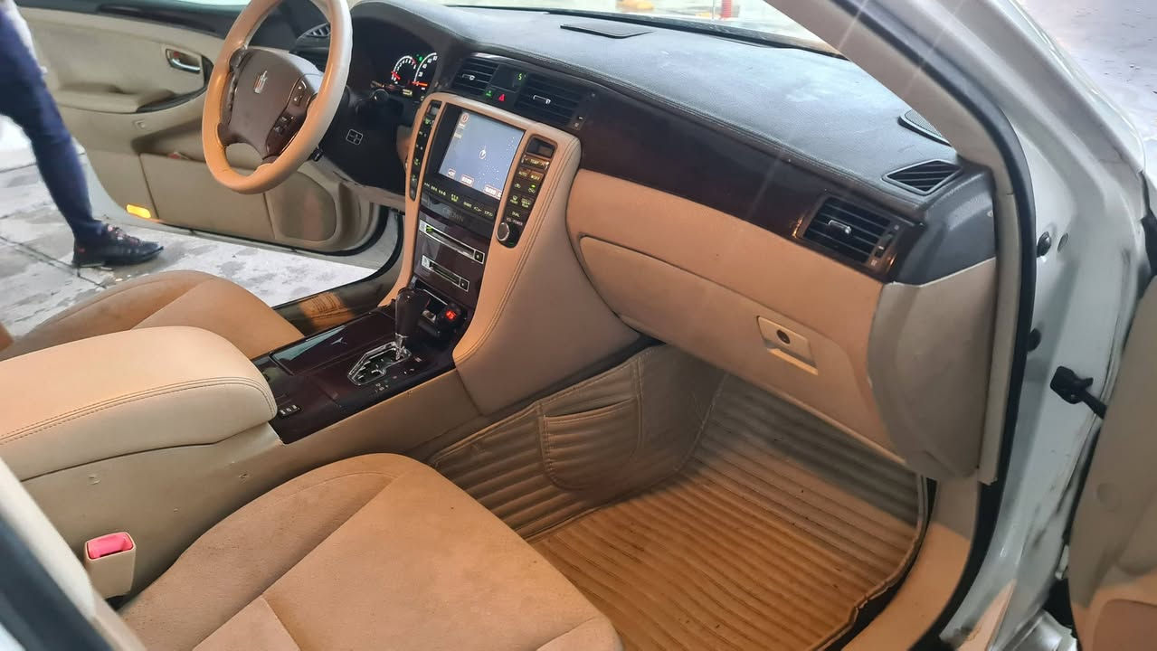 شاهینە مووس مووس 2007 ناو زەرد مەلەکی
بچوک بە گەورە اڵتونی بازار کەم بەنزینخۆر
ساج مەلە کی دەعم و لێدراوی نیە 
100 هزار حقیقی رۆیشتووە
تایە و ویلی لۆک مسرفی هیچ نیە کامل مسروفە 
ناو سنوقی کامل تیایە گێر و مەکینە ی لۆکە 
کۆدی هەیە سەیارەکە 
شانسی کۆسرە و کەڤەر گۆراو وەشەرت
تبرید و سارد و گەرم مزبوتە 
شانسی کۆسرە و کەڤەر گۆراو بەشەرت
الیاری بیلادی یابانە  ساجی شکاوی پیوەنیە 
3 دوگمە و پەردەیە رۆنی کامل گۆڕاوە 
75 گەڵا و مجالێ برایانە *********** سلێمانی
