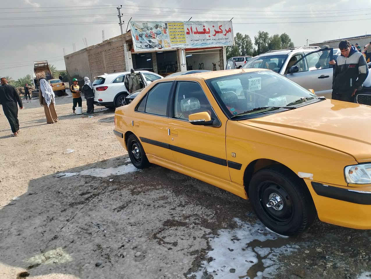 سلام عليكم بيجو باص موديل 2017  رقم قادسيه سياره كفاله عامه  وسياره جديده كير ومكينه نضاف حداديه امامي وخلفيه جديده وتخم  تأير جديد دوشمه جديده تبريد  وتدفئه سياره. مصفره هيئه وغرامه  جاهز ع آخر حبايه مكان سياره ديوانيه قضاء  عفك    رقم ***********
