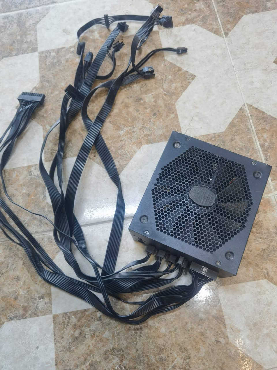 PSU Cooler Master 850w
Full modular  
السعر 90
مكاني الدورة 
توصيل موجود 
للتواصل خاص او ***********

