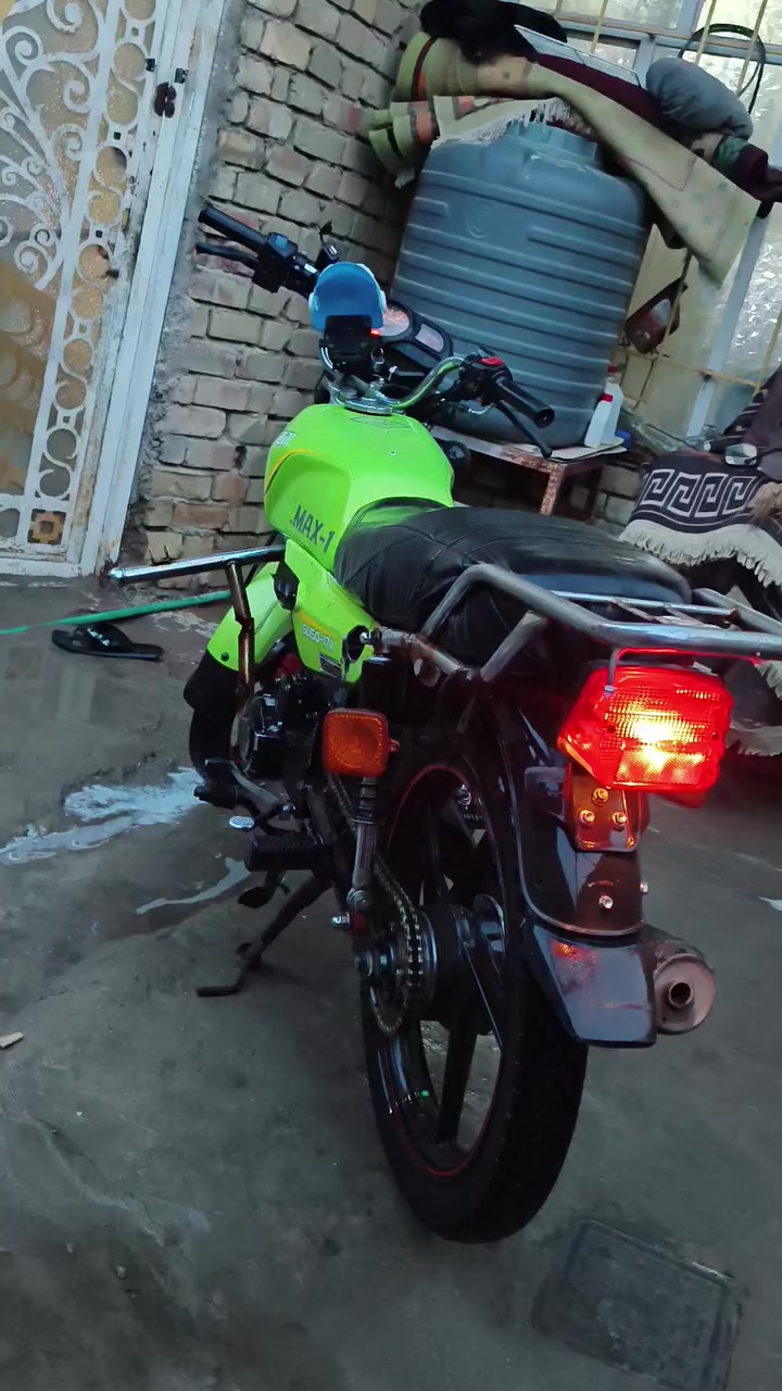 دراجه ايراني ماكس وأن للبيع بس اشاير وتلحيضات مكينه جديده سعر 450 وبيها مجال بسيط حك جديه مكاني بغداد موجود فيس ورقمي *********** . ورقم لواتساب *********** موديلها 23
