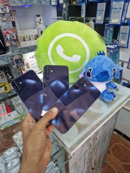 وصل الجهاز
مع كل طلب هديه  
💸 سامسونج A15💸
مستعمل اخو جديد خالي من تصليح  بيه ضمان 
مواصفاته /
ذاكره 128Gمع رام 6
⬅️ 3 كاميرات 50 - 5 - 2 ميجابكسل 📷 
⬅️-بطارية بحجم 5000 mAh
السعر 75 الف
الجهاز نسخه 4G  
جملة لاصحاب المحلات 
يوجد توصيل كافه محافظات 
ضمان شرط فحص والاصلي
‏‪بغداد زيونه ربيعي مقابل مول دريم ستي 
للحجز راسلنا على خاص الصفحة او الاتصال على
اذا اتاخرت بالرد يرجى مراسله ع واتساب  أو اتصال 
***********
*********** بغداد
