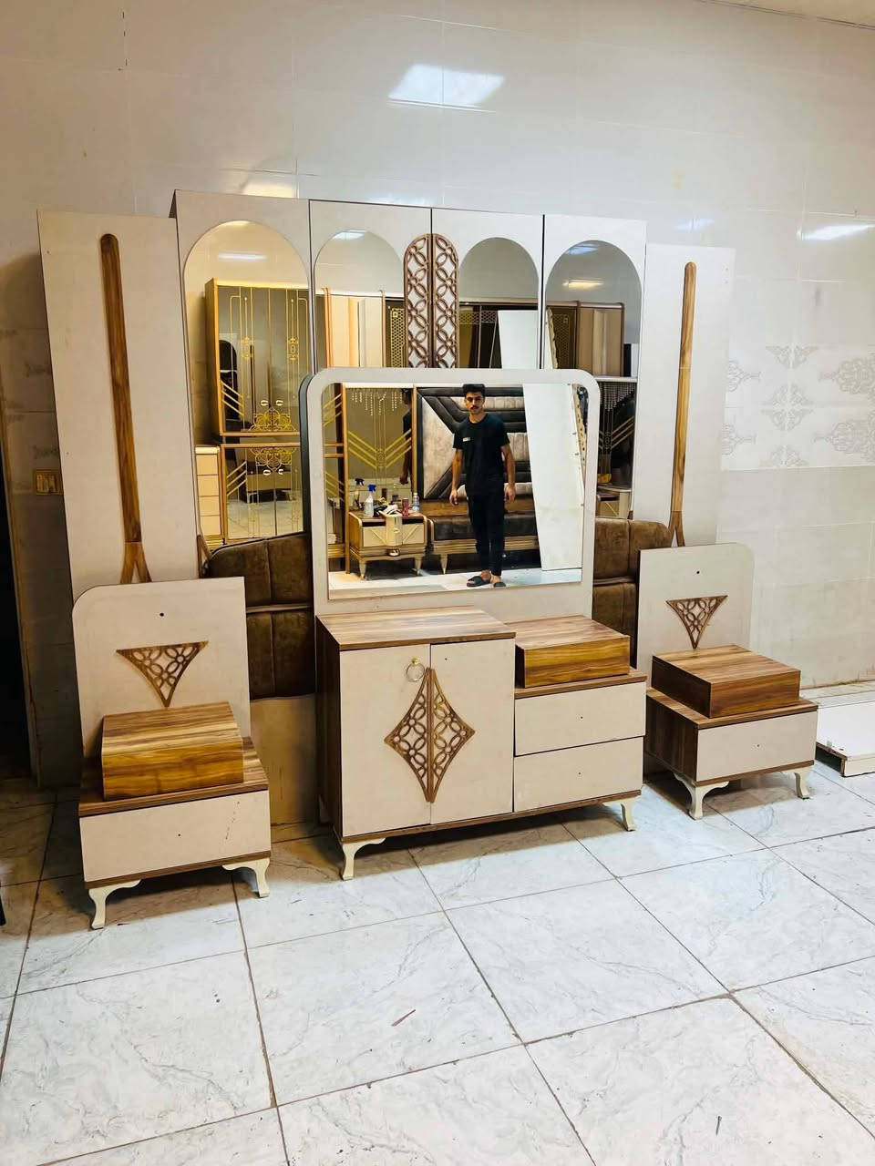 🇹🇷 غرفة تركي مستخدم
🛏️ 5 قطع كاملة
💯 نظافة 85
🚪 نظام أبواب 
💸 السعر 450
🪛 شد مجانا 
🚚 نقل مجاني داخل بغداد 💫توصيل المحافظات بأسعار مناسبة💥
💎


**إذا كنت صاحب هذا الإعلان وتريد حذفه لأي سبب، رجاءا أرسل رسالة إلى الدعم الفني**
