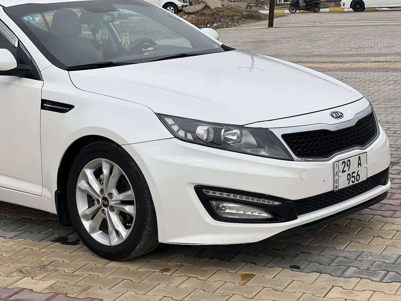 السلام عليكم كيه أوبتما مديل ١٢ خليجي رقم واسط بسمي تحويل مباشر رقم دولي داخله هزء السياره جاهزه مكينه كير مكفولات مكينه ٢٠٠٠ دوش حداديه امامي وخلفي جديد السياره بيه طخه ب خشم الجاملق الخلفي بدون دواخل. مكفوله من التبديل  
عنوان واسط       سعر ١٢٠ 
      ***********
