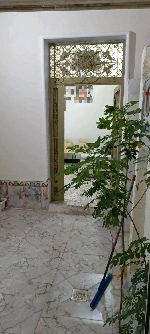 بيت طابو المسحه 100 طابقين حي اور الثانيه
الطابق الاول غرفه وستقبال ومطبخ اوصاله ومجمع صحيات
والطابق الثاني قيد النشاء
غرفتين وصاله ومجمع صحيات
الصطح شتيگر 
السعره 170/اوبي مجال

***********
