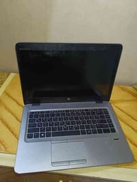 لابتوب hp للبيع الجيل السادس كور i5 نظافه 95%  رام 8 وهارد 256 ssd   ش...