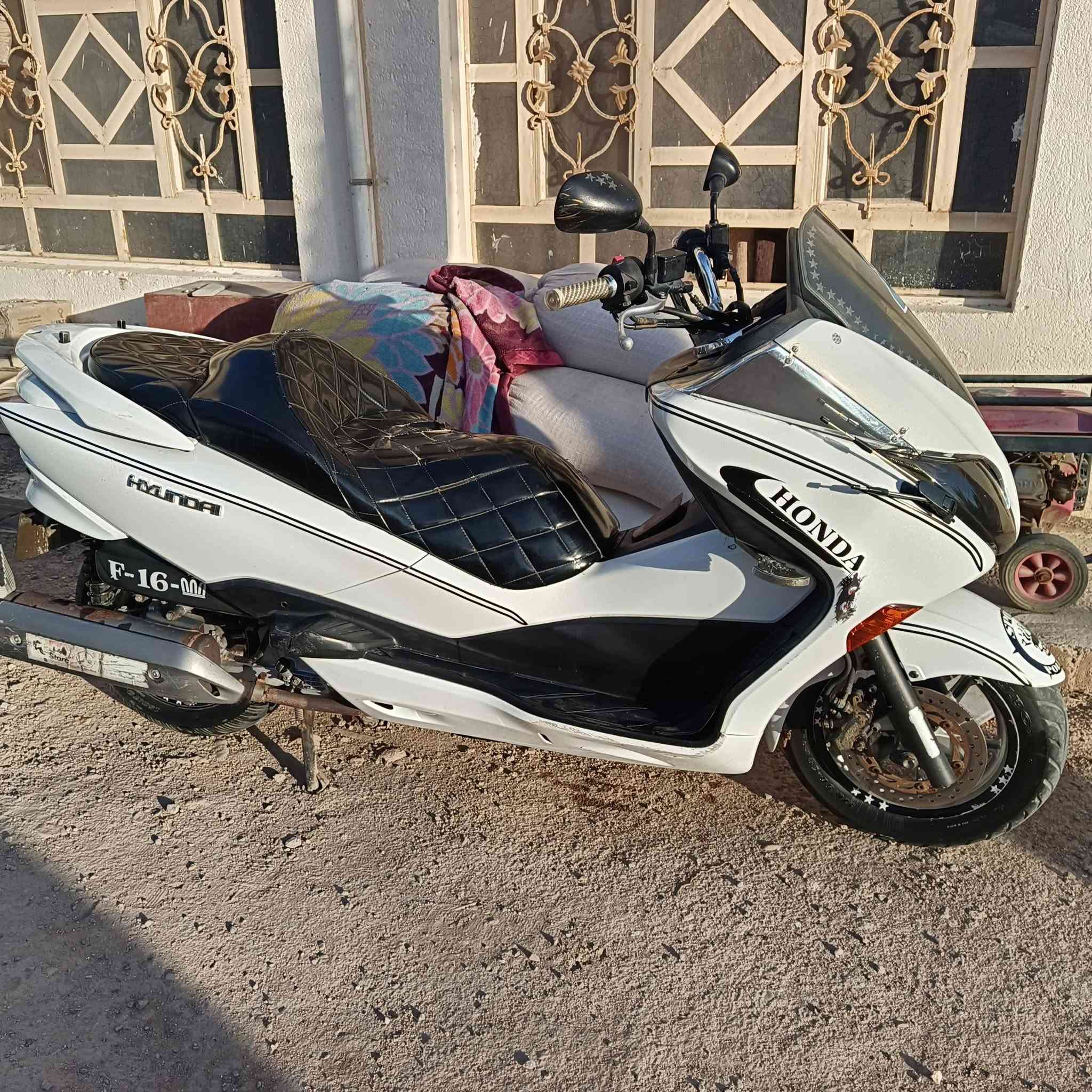 للبيع فورزا 010
S7كرستال 
4انظمه
مكينه وكير كفاله

تايرات جدد👍
السعر مليون ونص 
مكان الدراجه الديوانيه قضاء الشامية
ملاحظة بيها اضرار بسيطه بلكفر
للتواصل ***********
