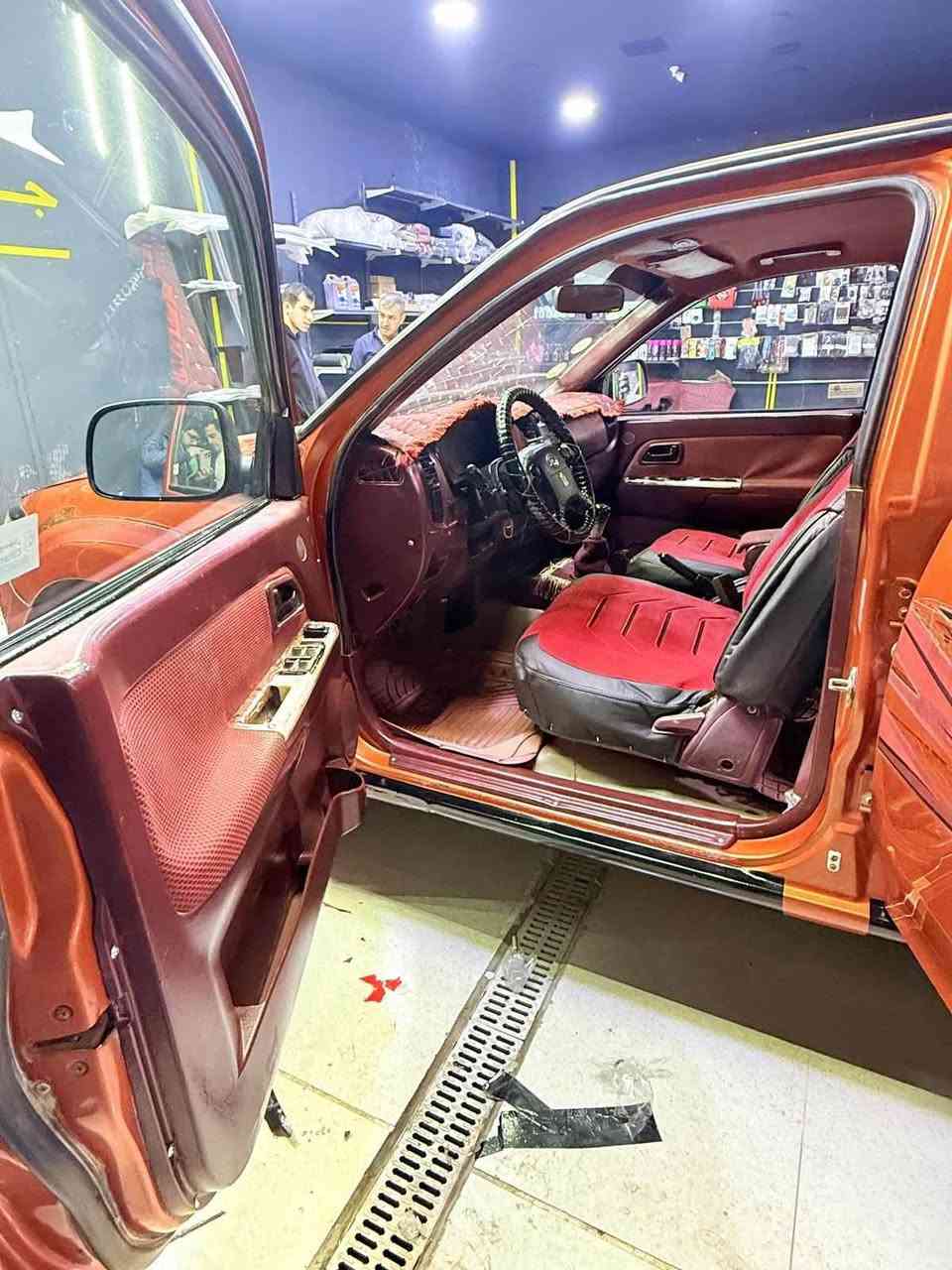 ئەم سەیارە جوانە بۆ فرۆشتن مۆدێلی ٢٠١٣ مەکینەو گێڕی بەشەرت مەکینە بەخە سەنەوێ عاجی لە گەڵە نە سبوخی هەیە نە زەربە هەموو گیانی بەشرت دینارێک مەسرفی نیە ماڵی دۆستە نرخی ٣٨ گڵا و ماعەمەلەیەکی برایانە 
ژ.م *********** كالار, السليمانية
