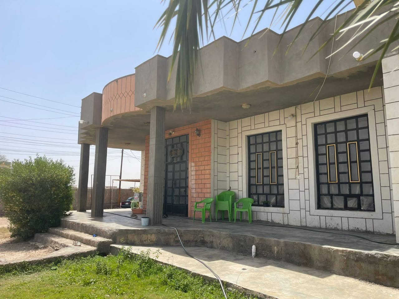 🏡 عرض اليوم — دار للبيع بموقع مميز 🔥

إذا كنت تبحث عن الراحة والأمان والاستقرار فهذا العرض مناسب إلك 👌

📍 الموقع: الرمادي — ناحية اليرموك
قرب مدرسة السيف المجرب ومدرسة الشمس للبنات
داخل منطقة سكنية متكاملة تتوفر بيها جميع الخدمات:
✅ ماء
✅ كهرباء
✅ تبليط
✅ مدارس
✅ خدمات بلدية

📚 شارع المدارس يضم خمس مدارس ابتدائية ومتوسطة وإعدادية للبنات والبنين، يعني موقع مثالي للعائلة والسكن الهادئ.

📐 مساحة الدار مع الأرض: ٢٠٠٠ متر

🏠 محتويات الدار:
▪️ ديوان استقبال
▪️ هول
▪️ صالة داخلية كبيرة
▪️ غرفتين نوم
▪️ مطبخ حار وبارد
▪️ حمامات داخلية وخارجية

🔨 البناء حجر وسمنت مع رباط أرضي

⚠️ ملاحظة مهمة:
جنس الأرض واقع حال (لزمة) مكفولة من أي مشكلة عشائرية
تعهد وبصمة ومكاتبة حال المنطقة بالكامل
ولا يوجد طابو

📞 للاستفسار والمعاينة مراجعة:
مكتب العسافي للخدمات العقارية

#الرمادي
#اليرموك
#عقارات_الأنبار
#عقارات_الرمادي
#دار_للبيع
#بيت_للبيع
#استثمار
#عروض_عقارية
#مكتب_العسافي
#بيع_وشراء
#العراق
#الأنبار
#بيوت_الرمادي
#دار_واسعة
#سكن_عائلي
#موقع_مميز
#عقار
#عقارات
#فرصة_استثمارية
#شراء_دار
#بيت_أحلامك
#العسافي_للخدمات_العقارية


**إذا كنت صاحب هذا الإعلان وتريد حذفه لأي سبب، رجاءا أرسل رسالة إلى الدعم الفني**