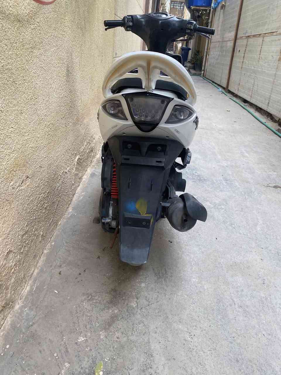 السلام عليكم ماكس مضلع نوزل حديث دراجه نكره سلف خير من الله كهربائيات كلهه شغاله اشاير هورن كيجات دبل اشاره سكن لايت عالي ناصي بكلايت خليه مكينه كلهه بلاديه كفاله نضوح وتبخير وتنقيص شلعه معدل خير من الله دراجه برغي مابيهه نقص رايدهه 650  او مراوس بشي مرتب مكاني اعضميه ***********
