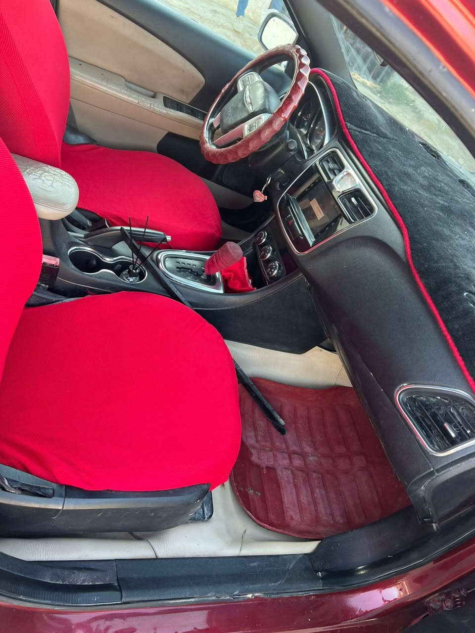 سلام عليكم سيارة سي 200 للبيع موديل 2013 سيارة كفاله عامه صبغ فقط لجماليه سيارة كير محرك تخم تاير حداديه كفاله السعر 70 وبيها مجال كلش بسيط الستفسار ***********
