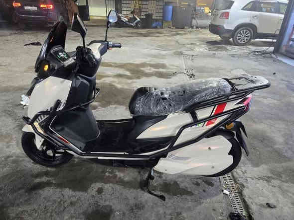 السلام عليكم 
دراجة شحن موديل 25 🛵
استخدام اقل من سبوعين ✌️
شركة الاخوين من محمد مزهر 🤝
ام بي ثري بلوتوث 🎶
الانارة ال اي دي متغيرةة تنربط ع التلفون وتختار اللون الي يعجبك 💡
علمآ سعر الدراجة الجديدة مليون و 300 الف 💰
مكاني الشركة مقابيل مدينة العاب السندباد 📍
السعر مليون و 100 قفل 🔒
للأتصال *********** 📞 الرمادي
