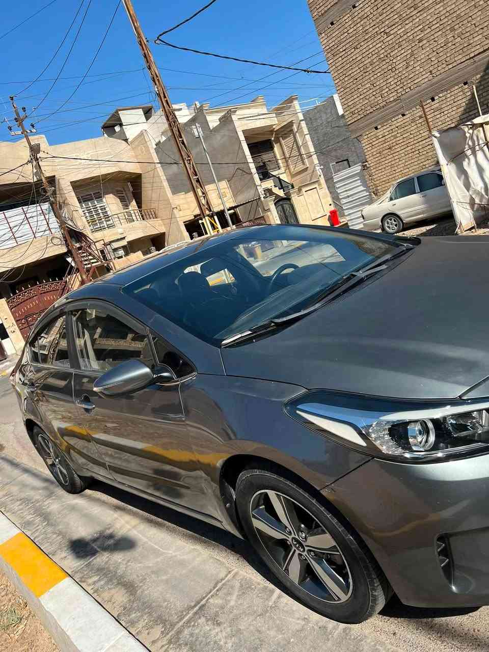 سلام عليكم للبيع

كيا سيراتو 2018 فون مواصفات 1/1
وارد كوري
مكينة 1600 جي دي أي
ماشية 136 km
دواخل جلد اسود
تبربد +تدفئة كشنات
شاشة بلادي حجم كبير
تحكمات ستيرن + تدفئة ستيرن
مري شفط +أشاير مري
دخول ذكي 
كير مكينه كفالة عامة برغي ما مفتوح بيه
تبريد ثلج

حادث سيارة هلال جاملغ امامي بصف سايق مظروبة هنا ب العراق ومصلح 
باب بصف صايخ طخة شبر و مصلحة
 السعر 130$
وبية مجال حك جية
مكاني غزالية للاستفسار الاتصال ***********
