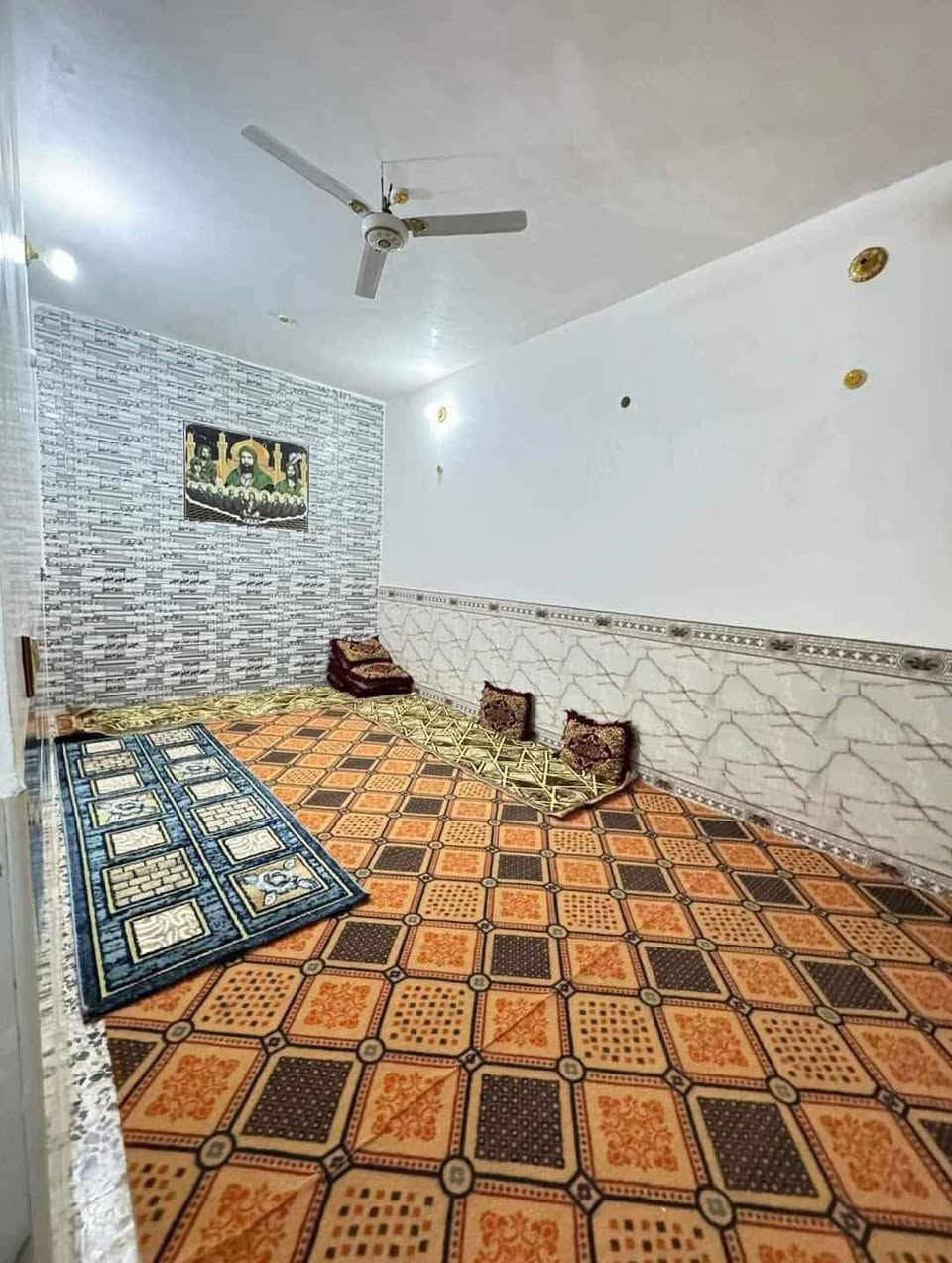 بيت 🏠 بحي نداء نجف الإشراف منطقة ال ٥٢شارع البيت ١٥مساحه ١٠٠متر طابق ونص مطلوب المصرف العقاري ١٠٠مليون مقدمة ٤٣كفيل ثابت موقع حلو 
يتكون من صاله ستقبال مطبخ غرفتين مكشوفه صحيات داخليه وخارجيه  تبيع تشتري راسني وتساب موجود ***********  📞
نستقبل عروضكم  بيع او شراه 

📝(الحساب محضور بس تعليق )📜
