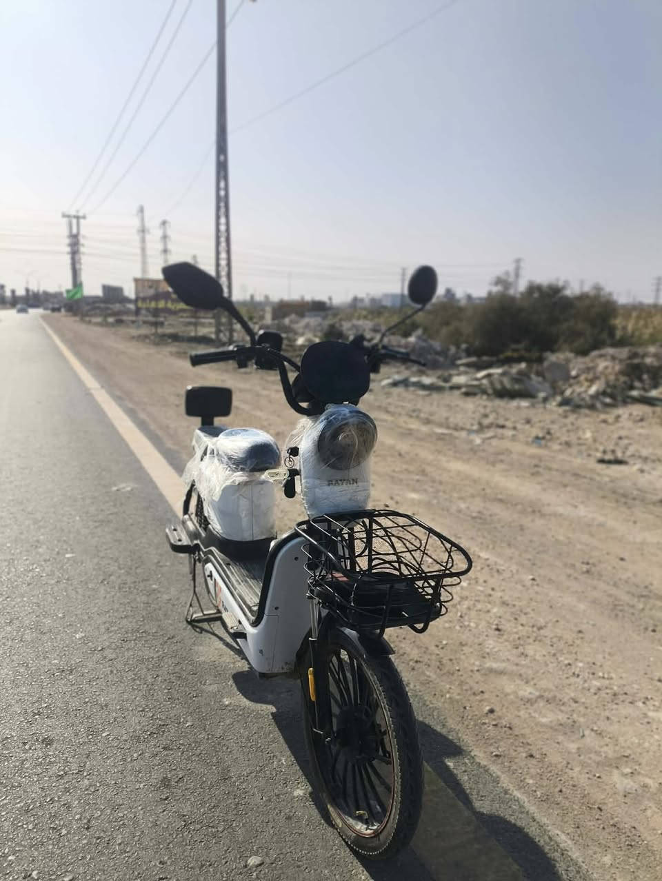 دراجه شحن للبيع
🛵 فول مواصفات 
خمس بطاريات 
موديل 2020 
حجم 24 
اشاير 
شاشه كبيره 
سرعه 60 حقيقي 
تمشي 25  الى 30 كيلو حقيقي 
نضيفه الدراجه ما عايزه برغي 
مكاني كوفه عباسيه 
باقي التفاصيل خاص 
سعر 350 وبيه مجال


**إذا كنت صاحب هذا الإعلان وتريد حذفه لأي سبب، رجاءا أرسل رسالة إلى الدعم الفني**