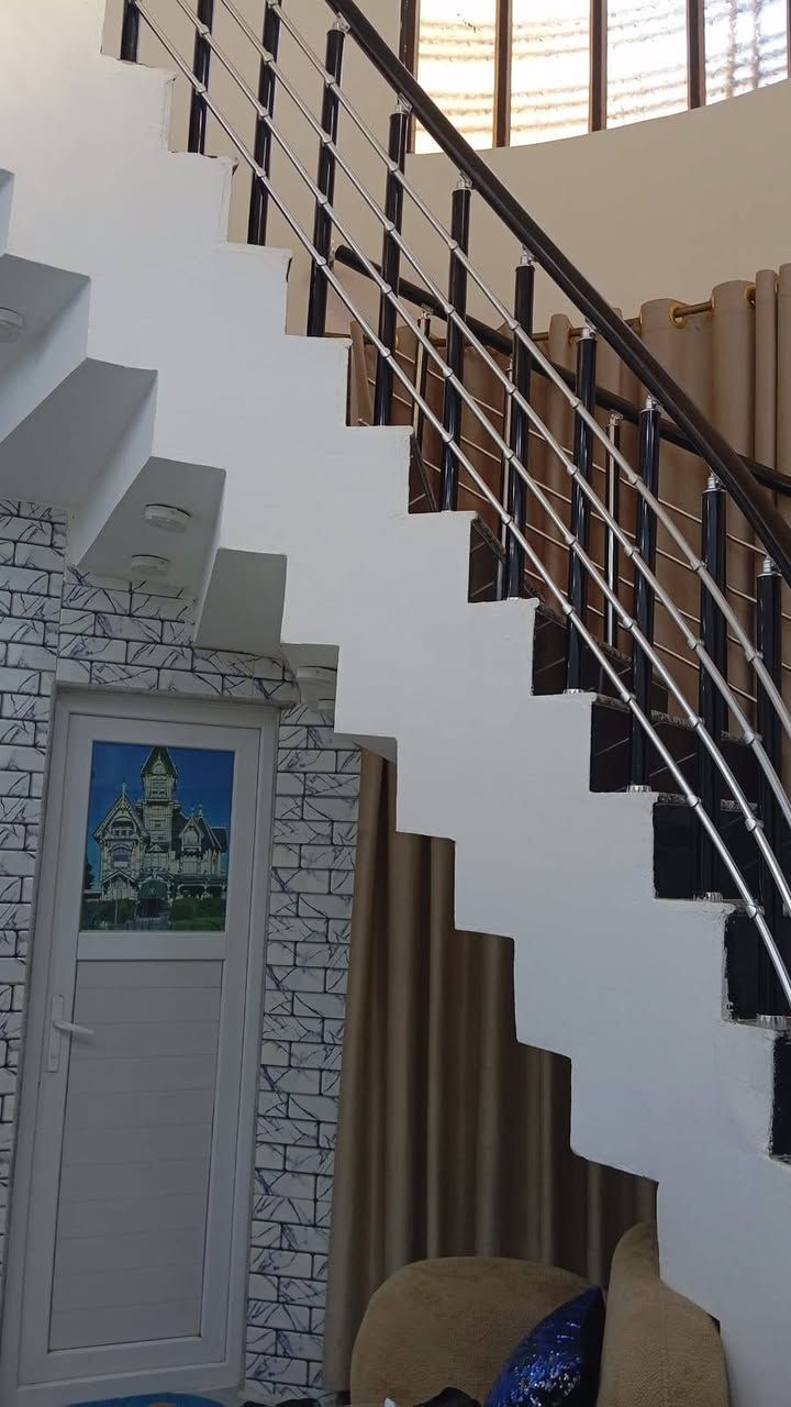 السلام عليكم
دار للبيع بناء جديد كونكريت مسلح طابقين مساحه 125م 
حي الزهراء شارع المستوصف خدمات كامله 
للأسفسار ***********
