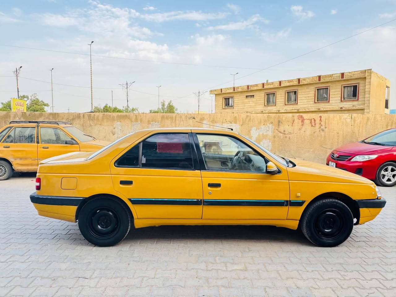 بيجو 405مديل 2015مكفوله سياره جاهزه كير مكينه حداديه تخم تاير تبريد رقم بغداد بسمي رقم انكليزي سياره جاهزه وجديده السعر 34وبيها مجال بسيط مكان السياره السماوه لاستفسار ***********
