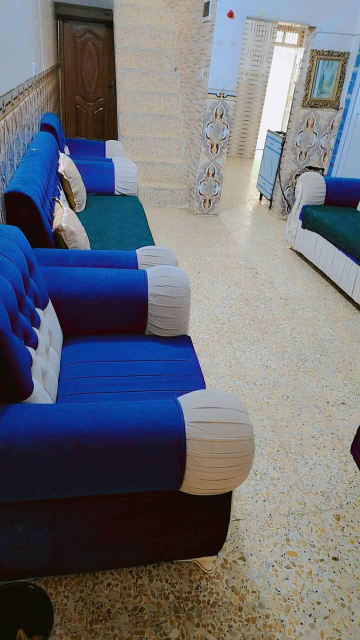 موجود بيت للرهن مساحة 100 متر طابق واحد بناء حديث في يحتوي استقبال وغرفة نوم وصالة ومطبخ معزول وصحيات داخلية وخارجية نجف حي النداء قرب المدرسة الوردية للتواصل /*********** واتساب فقط موجود
