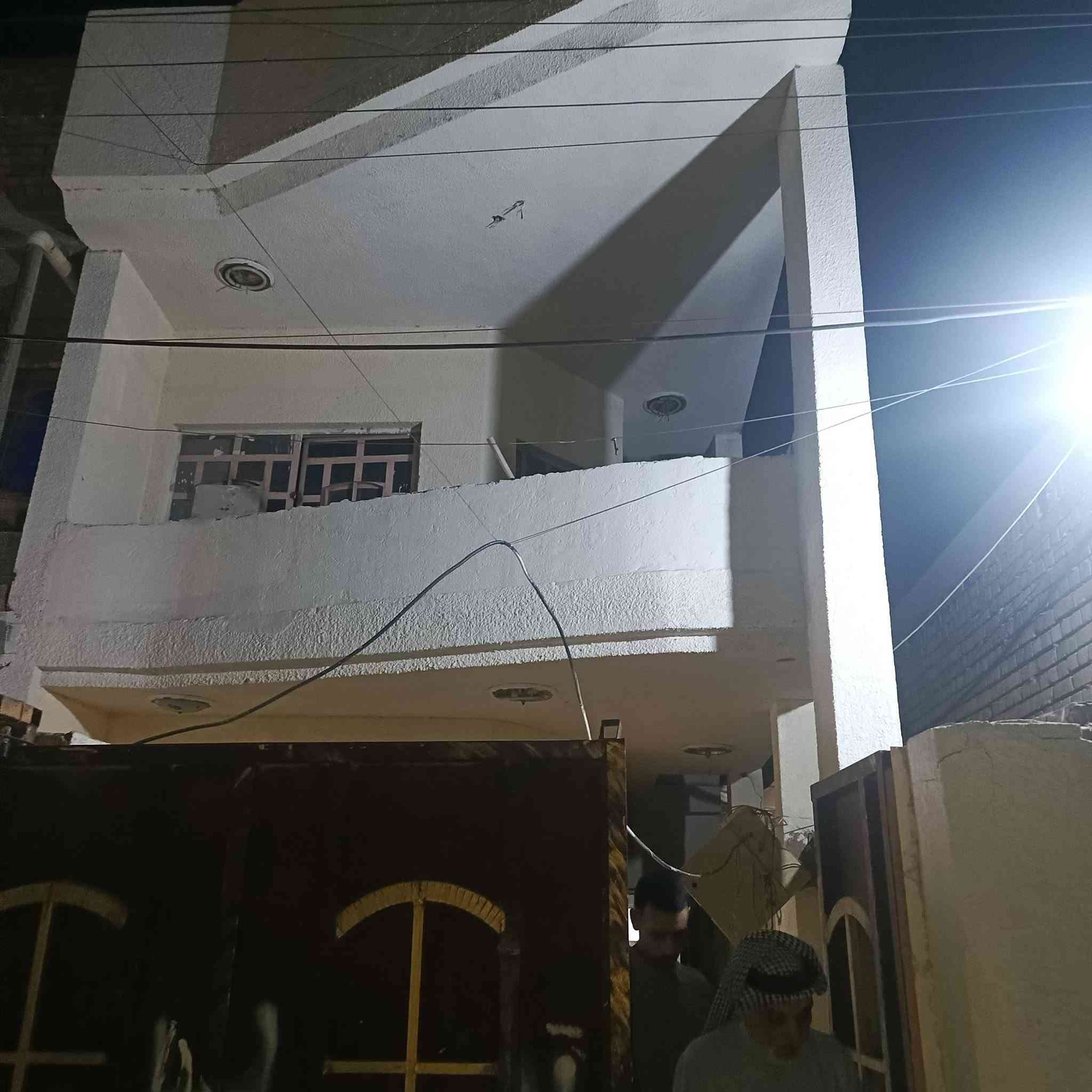 السلام عليكم للبيع. بيت 100 متر طابقين 
في. حي التراث البيت بسمي انا مو ابو العقار 
بيع مباشر  ***********
