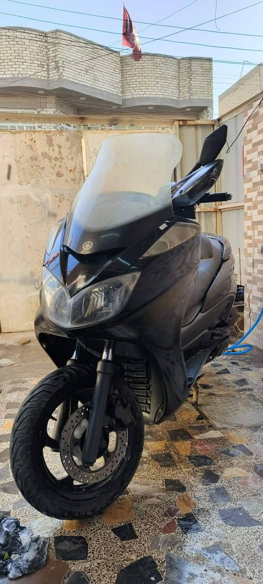 ماجسته حديث ملي گراند سرعة 180 مكينة 400 الدراجة متروكه شلعة ومعدل وكهربائيات كلها شغالة .حتى جهاز انذار بيها بس صار هواي متروكة .تجي تاخذها ابيعها كوم حديد الي تفيده.سعرها 350  وبيه مجال.مكاني بغداد الشعب ***********

