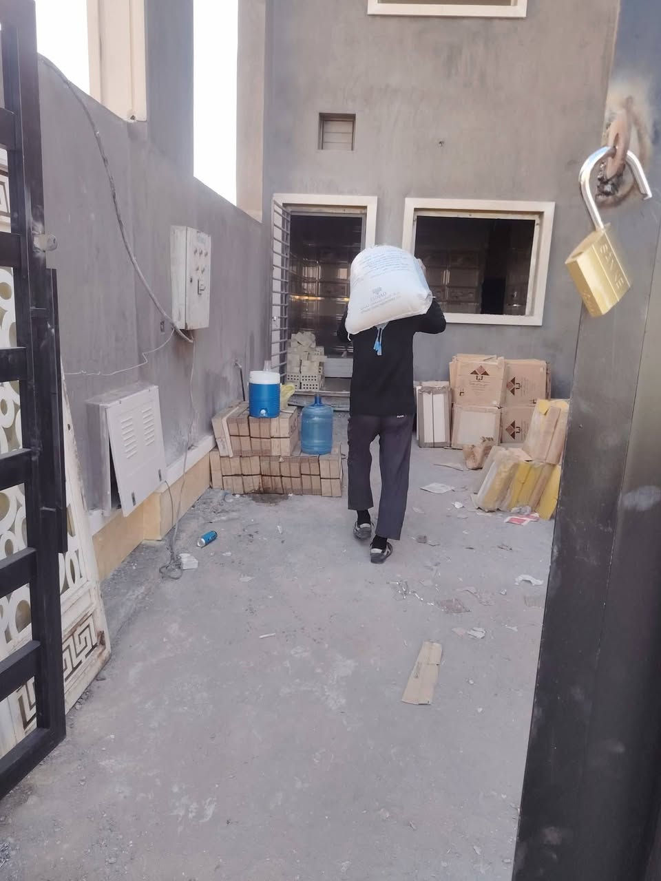 سلام عليكم  / يوجد كادر عمل جاهز  تصعيد مواد  / تنضيف بيوت  / تفليش  / تكشيط  / دفن نهري  / شقلنه ليل ونهار  / وماعليك بكلشي تاخذ شقل جاهز مني  / ومعداتنه جاهز وسياره تجيك للبيت ماعليك بس تصال على رقم/  ، ***********  🚗📞
