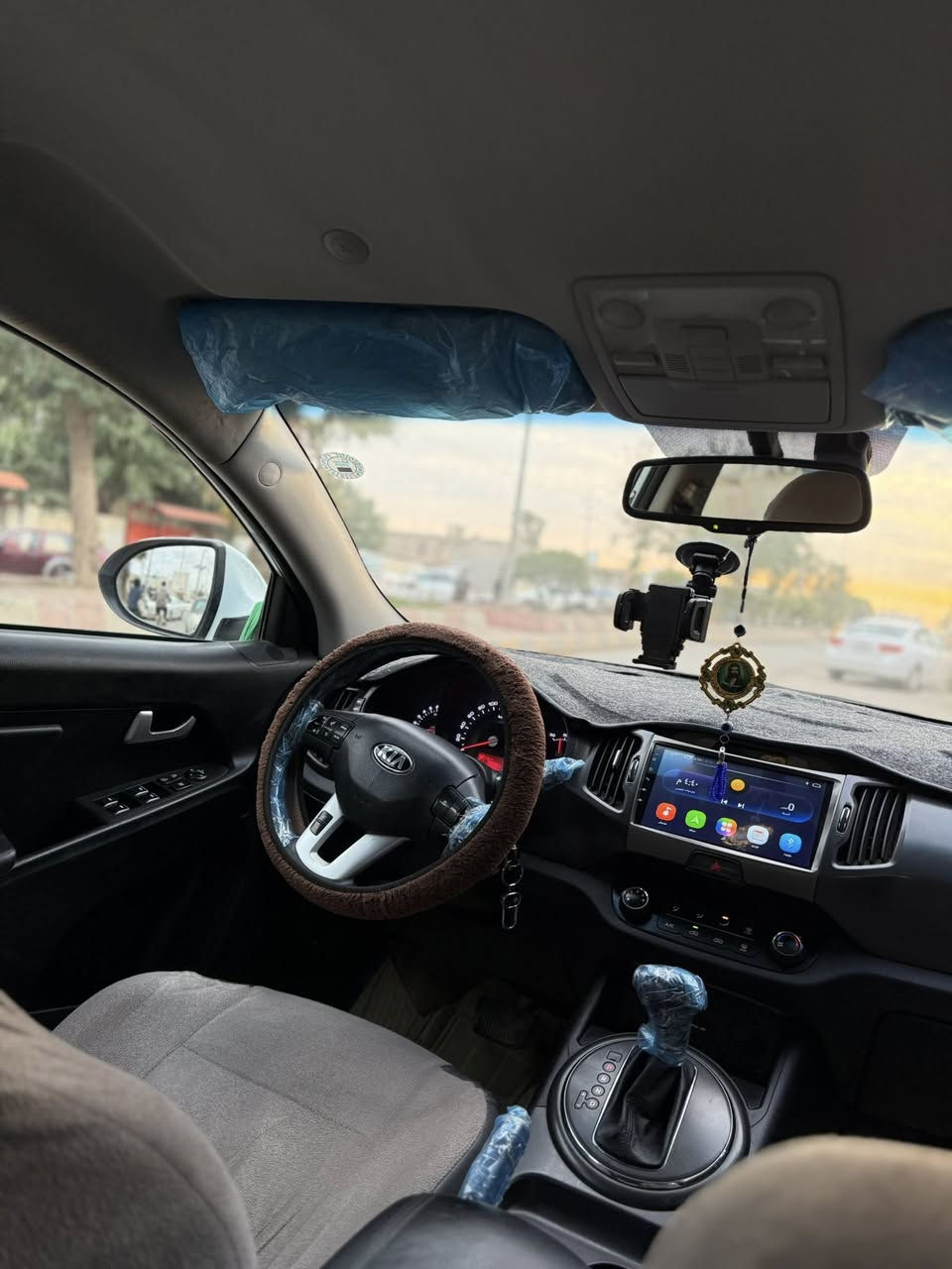 للبيع كيا سبورتج خليجي موديل 2014رقم أربيل بسمنه شرط التحويل والغرامات سياره خليجي كلش نضيفه بيها طخه بسيطه بل باب الأمامي السكن ربع باب صبغ فقط الباقي مكفول محرك كير بشرط ممفتوح ماشيه 170 الف لوك السياره تايرات اربع جديد محرك كير بشرط تبريد تدفئه بشرط صدر امامي خلفي بشرط مواصفات سياره نص فول معروفه مال الخليجي سياره جاهزه من كلشي مناقصها اي شي السعر 155$ وبيها مجال حك الجيه مكان السياره بدوز وشراي يتصل على الرقم ***********
