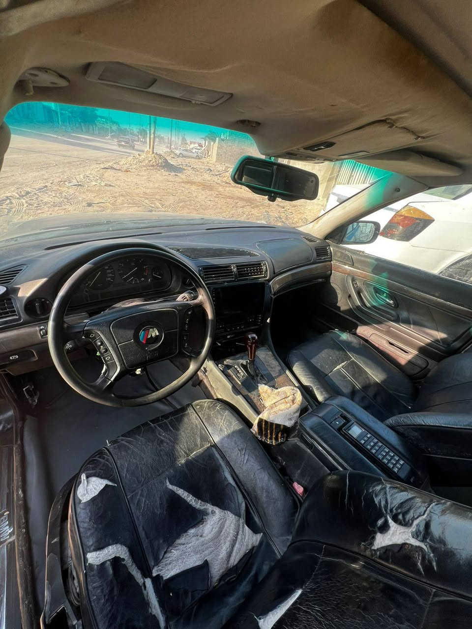 السلام عليكم
خفاش البيع موديل 1997 محرك 28 تك فانوس بي تنقيص دهن  تخم تاير توني شاده حداده نص عمر كير شرط سياره حلوه عوزها ترتيب قليل رقم بصره سنويتها ال 27 تحويل ثاني يوم السعر المطلوب 38 وبيها مجال بسيط مكان السياره البصره الزبير رقم الهاتف ***********
