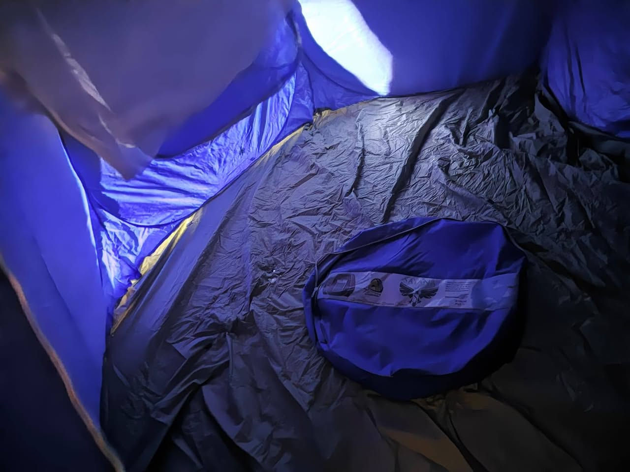 السلام عليكم
خيمة سداسية قماش قوي، مستعملة قليل جدا
ارتفاعها 210 سم، مساحتها 12 متر
بيها ابواب وشبابيك تنفتح وتنسد بالزنجيل
مع ناموسيات لمنع دخول الذباب والحشرات ، السعر 100 الف
***********
