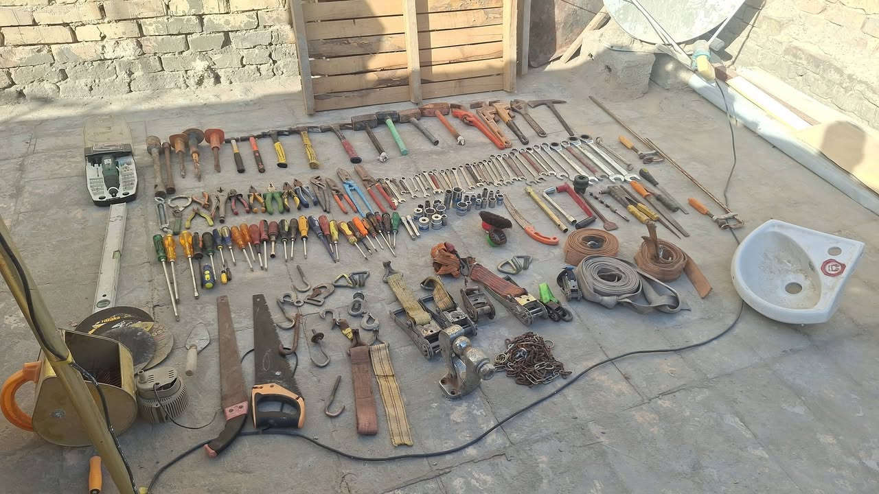 السلام عليكم عدد مشكلة لبيع شلع غراض حلو ونضيفة 
اكثر من ١٧٠ قطعة مكاني بغداد التواصل واتساب ***********
