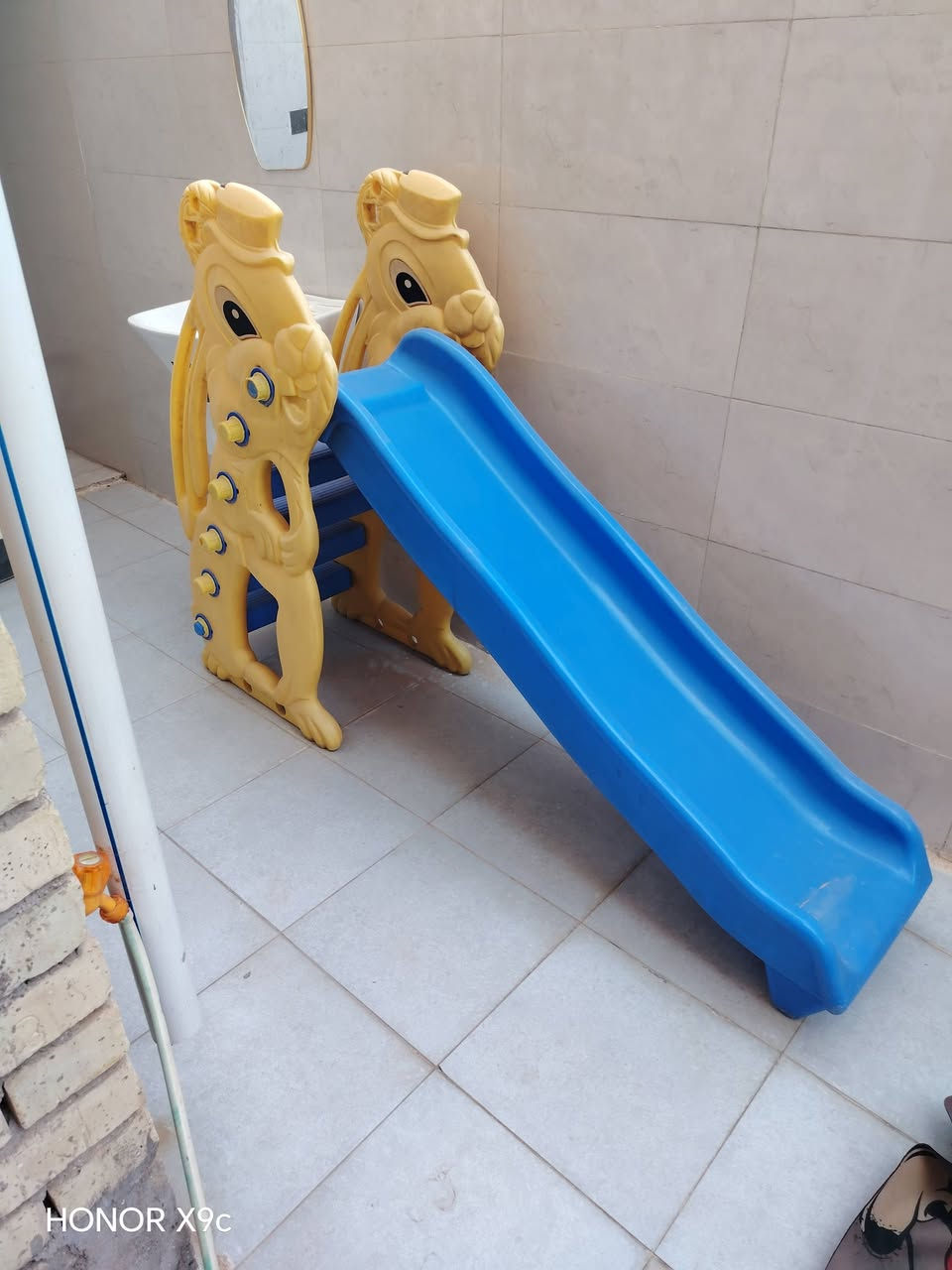 دراجه اطفال شحن وزحليقه الدراجه 45 والزحليقه 40بغداد زعفرانيه ***********
