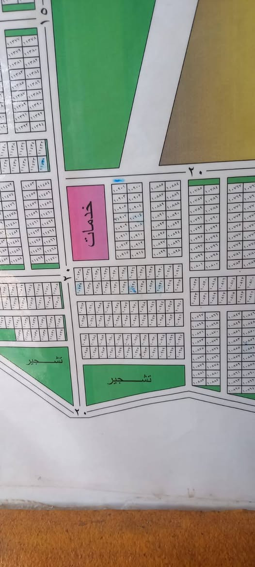 السلام عليكم نصف قطعة أرض منطقة الصابيات ركن الركن المساحة125 على اليمين شارع20 متر وعلى اليسار خدمات موقع جيد رقم القطعة10901  للاتصال *********** 
للمعلومات اني صاحب الأرض ليس دلال
