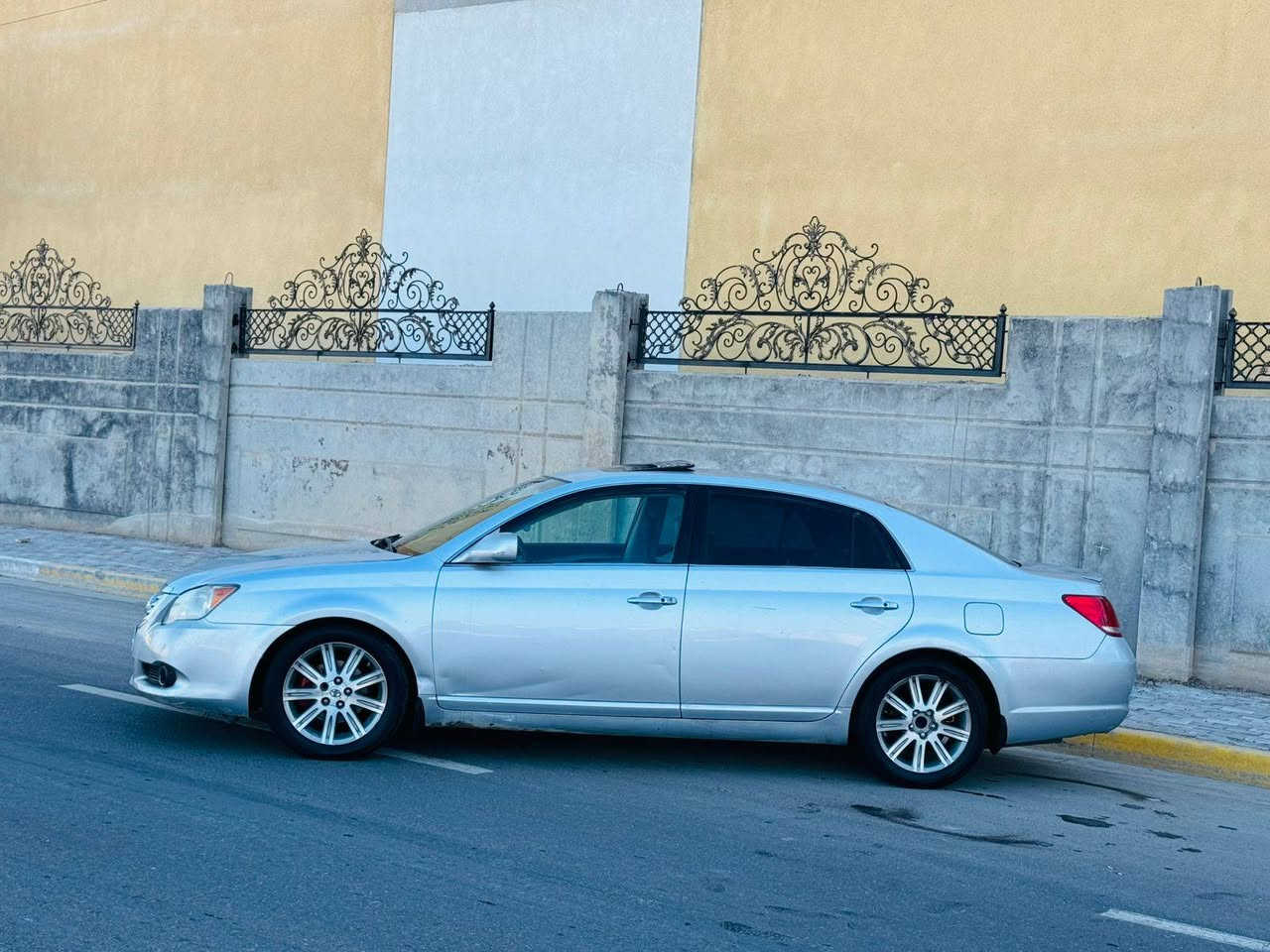 فلون 2010 خليجي لمتد 
رقم بغداد دولي بسمي هزه  وسنويه جديده 
تحويل مباشر  مكفوله  منصبق ولتبديل

فول 1/1
5 بصمات تشغيل +ابواب 

فتحة سقف اسلايت 

تبريد قطعتين 

كشنات تدفئه تبريد 

اشاره ترحيب 

5 ويل كب +تخم تاير ياباني جديد
 
حداديه جديده 100‎%‎

منضومه زنون عالي ناصي +بلوجكتر 

غرفه جديده بالكارتون كهربائيات كلهه شغاله 

سياره جديده واحلى من الصور 

مكينه كير مكفولات 

اي نقص بالسياره ماكو جاهزه للأخير  
السعر 125 وبيها مجال 

مكان السياره  كربلاء للاستفسار اتصل على هذا الرقم *********** كربلاء, العراق
