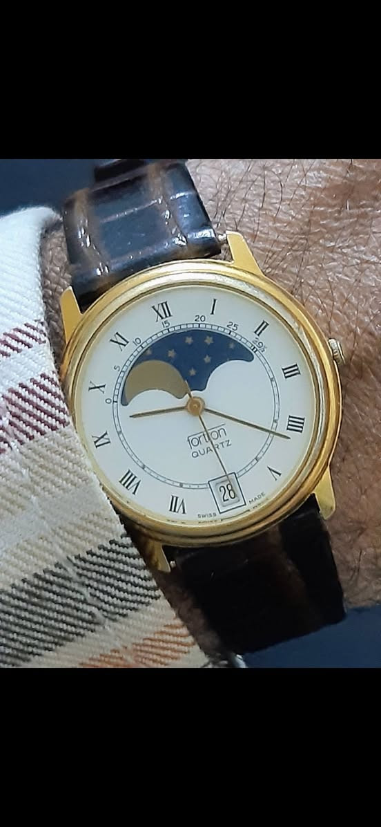 تحية طيبة .
#Fortron_Vintage_Swiss_Made_1990__Gold_Plated_Moon_Fhase .
#فورترون
إنتاج سويسري قديم 1990فنتج
بتصميم كلاسك
يتضمن تعقيد 
اطوار القمر (مون فيس) طلاء ذهب
أرقام روماني قطر 32mm ملم
كلاسك مع نافذة عرض التاريخ عند الرقم (6) نظافة تامة .
شحن وتوصيل متوفر لكل مكان ان شاء الله .


**إذا كنت صاحب هذا الإعلان وتريد حذفه لأي سبب، رجاءا أرسل رسالة إلى الدعم الفني**