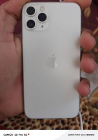 البيع ايفون ١١برو ذاكرة ٢٥٦ الجهاز بلاد غراض ماكو فقط شاحنه بطاريه ٦٦ب...