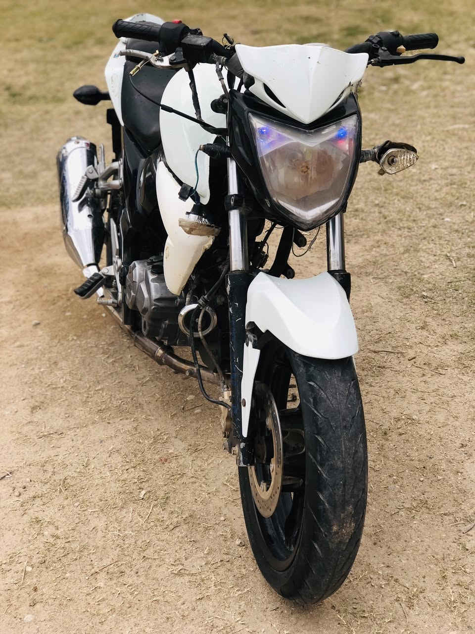 السلام عليكم سايم بطحه للبيع او مرواس بهيوشه نضيف محرك كير يرادله شويه ترتيب السعر خاص اتصال *********** موجود واتساب
