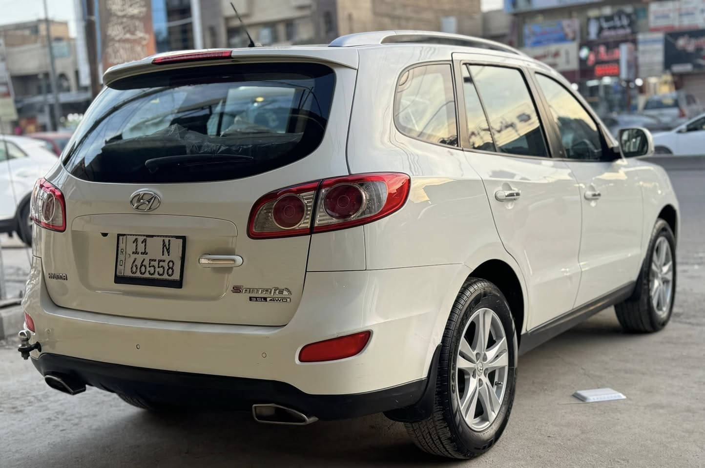 السلام عليكم
سنتافية 2010 
مكينة V6 حجم 3500 مكفول
فتحه 
3 قطع تبريد
7 راكب 
4x4
اشاير مري + مري شفط 
وبقية المواصفات المعروفه 
بيها باب خلف السائق صبغ 
والباب خلف العبري نص صبغ 
سياره جاهزه للأخير ونضيفه بدون اي نقص 
العنوان / بغداد 
السعر / 134
للأستفسار / ***********
