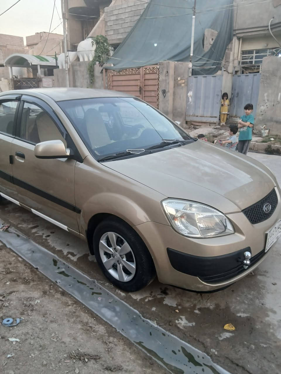 كيا ريو 2009 محرك 1600 كير اوتوماتيك تبريد ثلج صدر مضبوط تايرات نضيفه داخل حلو جام كهرباء شاشة كامرة خلفية  سنتر لوك رقم بغداد انكليزي بسمي سيارة بيها مكانات صبغ اثر شخوط ابيع احزام بدون تبديل سيارة حلوة وجاهزة السعر 76 وبيها مجال ديالى بعقوبة قرب ملعب سلوان ***********
