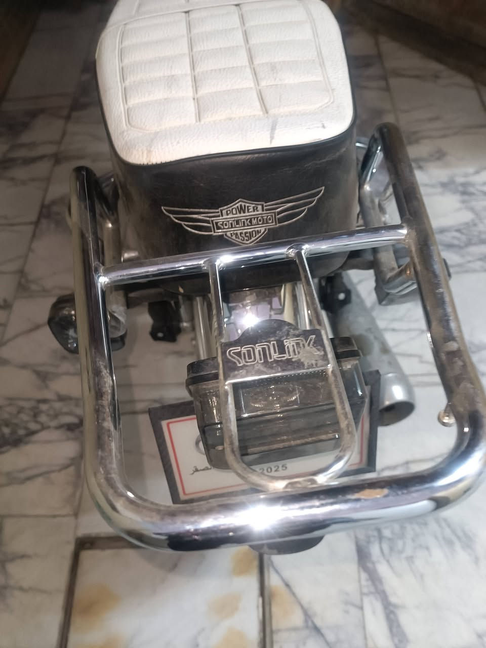 السلام عليكم
سافان سولنك (سكنر) محرك 200 موديل 2025 تشغيل عن بعد عداد الكتروني اوكس بلوتوث  ماشيه 8000 الدراجة جديدة ونظيفة كلش اي نقص مابيه بيه بس اللايت الناصي محترك القلوب واني شادلهه لايت خارجي غير هاي مابيه اي شي  السعر 800 الف بيه مجال بسيط حك الجية مكاني بغداد الحرية للتواصل ***********
