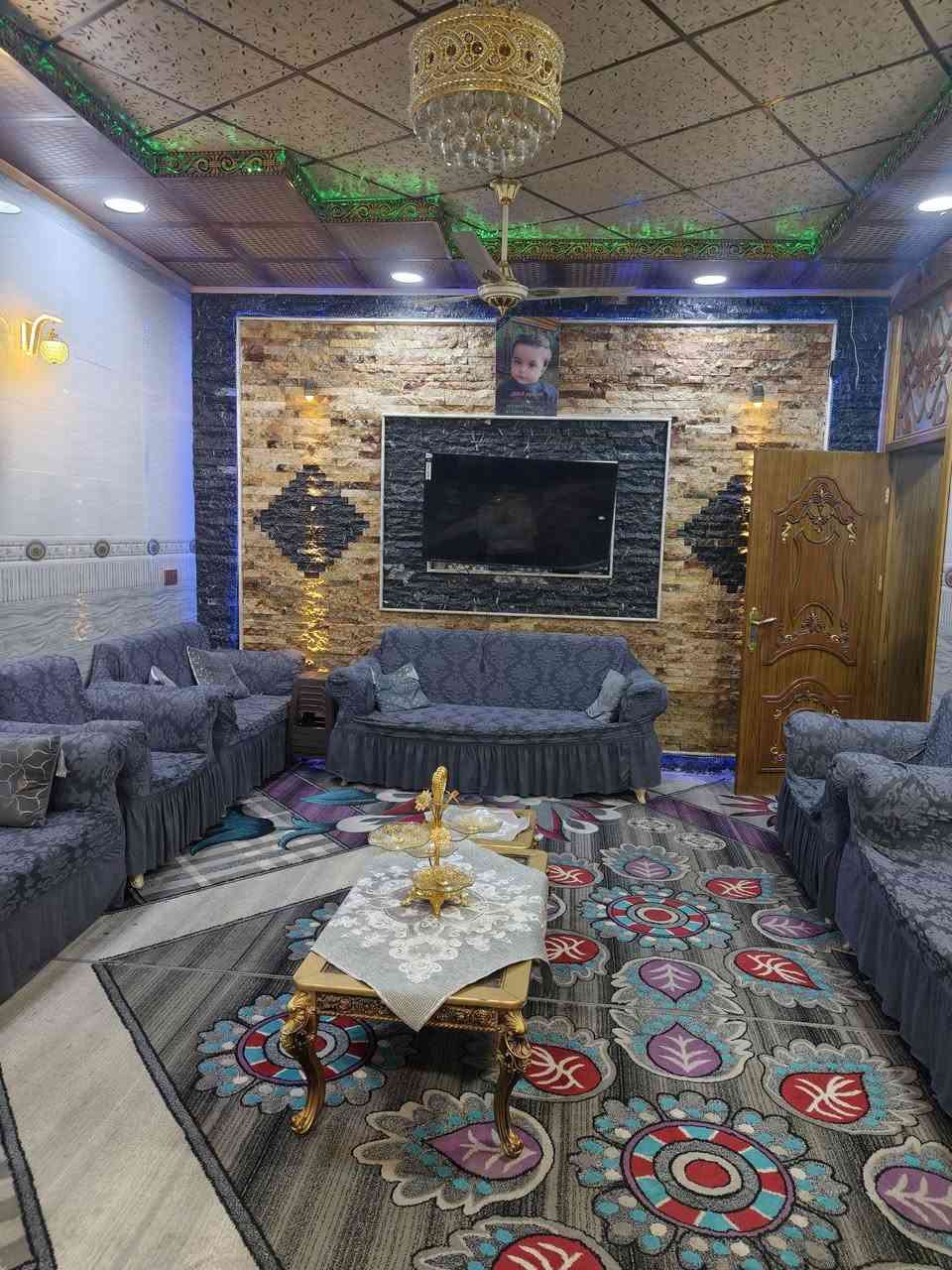 🪙بيوت اثنين مع قطعة ارض100م  للبيع 
الموقع.. كربلاء قرب سيطرة الأبراهيمية يبعد على الشارع العام 150 متر مقابل جامعة العميد و مستشفى العميد الجديدة
الاول المساحة : 150 متر
الواجهة: 12 متر / النزال : 12.5 متر
سنة البناء: 2022
جنس العقار: طابو زراعي سند 25
تفاصيل البيت الاول
استقبال
صالة
غرفة النوم    
مطبخ البارد
مطبخ الحار 
صحيات داخلية وخارجية وفي الطابق الثاني 
ثلاثة غرف نوم مع مجمع صحيات موضحات في الفيديو 
و ايضاً مخزن في الصطح 
والبيت الثاني مساحة 100 متر
واجهة 8 ونزال 12.5
 يحتوي على 
صالة 
استقبال 
مطبخ 
غرفة نوم 
مجمع صحيات
السعر  270 
للأستفسار الاتصال على الارقام : ‏‪***********
***********
