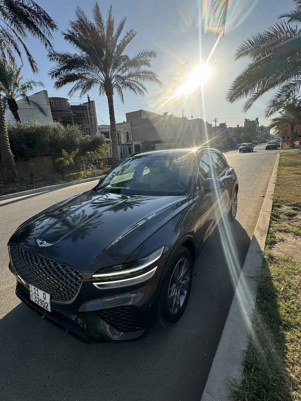 السلام عليكم
hyundai genesis gv70 2022
هواندي جنسزز 2022 فول الفول اعلى فئة محرك 6 سلندر 3,5 تون تيربو 
375 حصان طيارة ارضية 
حادث السيارة البنيد نفس اللون اصلي بلادي والجاملغ كذلك مبدل 
وصور الحادث مرفقة بالمنشور والسونار كذلك مع الصور 

رقم بغداد الدولي بااسمي تحويل ثاني يوم 
ماشية 72,000 Km مو ميل 
المواصفات: 
شاشه كبيرة ١٢ بوصة 
تشغيل عن بعد 
بنوراما 
حساسات خلفي امامي
كشنات كهرباء 
صندوك كهرباء شفط وذكي يفتح عند الاقتراب 
كير ماوس 
 هيترات بالكشنات وتبريد بالكشنات 
فول تحكم ستيرن وشفتات 
رادارات 360
مري شفط 
ترحيب شعار جنسسز عند الاقتراب
هاند بريك بصمة
بصمة ابواب ودخول ذكي 
تحديد مسار
كشن السايق ميمري
لايتات لد 
بكلايت لد
رادارات امامية ورادارات خلفية وجانبية 
اوتو هولد 
اوتو ستارت
شفتات بالاستيرن
هيتر بالاستيرن 
 شحن وايرليس 
استيرن كهرباء 
5 وضعيات قيادة (Sport ,Sport plus , eco, 
‏comfort , snow) 
وضعيات الجلوس الذكية والصحية للعامود الفقري 
قيادة ذاتية 
العينية 3D 
نظام صوتي عالمي مكون من ١٦ سماعة ودمام 
كشن السائق مساج 
انارة ليد داخليه متغيرة الالوان 
٥ كامرات ورؤيه محيطية وكامرات بالعينية عند الاستدارة وفتح الاشارة 
 
تحريك السيارة للامام وللخلف بالبصمة ونظام اوتو بارك 
وباقي المواصفات المعروفة بالجنسزز 
السيارة تخبل ومناقصها برغي واحد وتخم تايرات جديد 
 
مكان السيارة بغداد السيدية 
للاستفسار ***********
