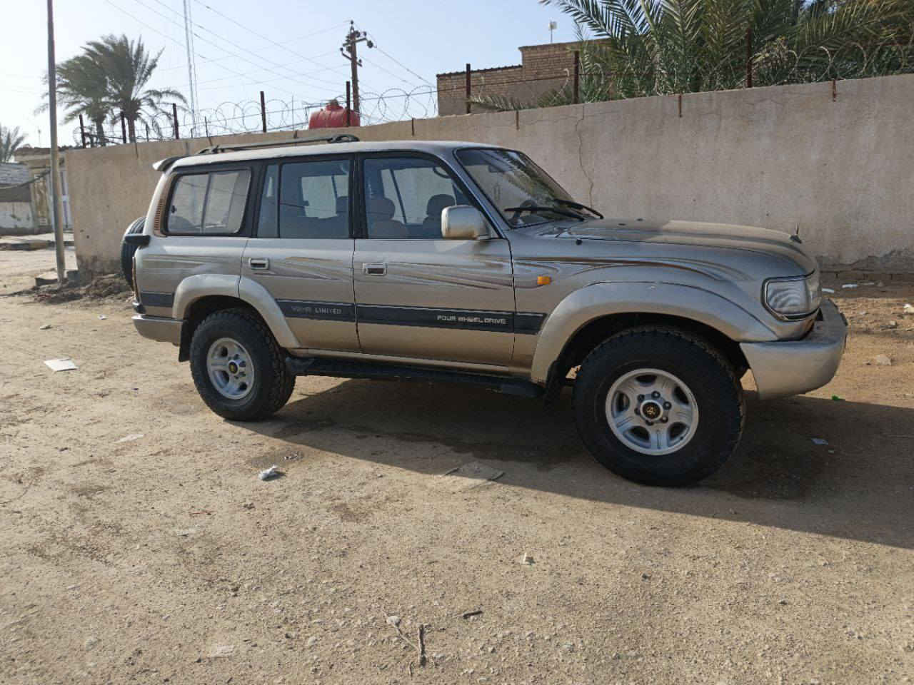 سلام عليكم لاندكروزر ليلى علوي موديل 97 مكينه وكير واكسن مكفولات بس بيهه شجره واكعه عليه بالقماره بس التكم مابيهن شي وباقيه السياره مكفوله تخم تاير جديد  العنوان الديوانية قضاء الشنافيه 
السعر 85 وبيه مجال 
***********
