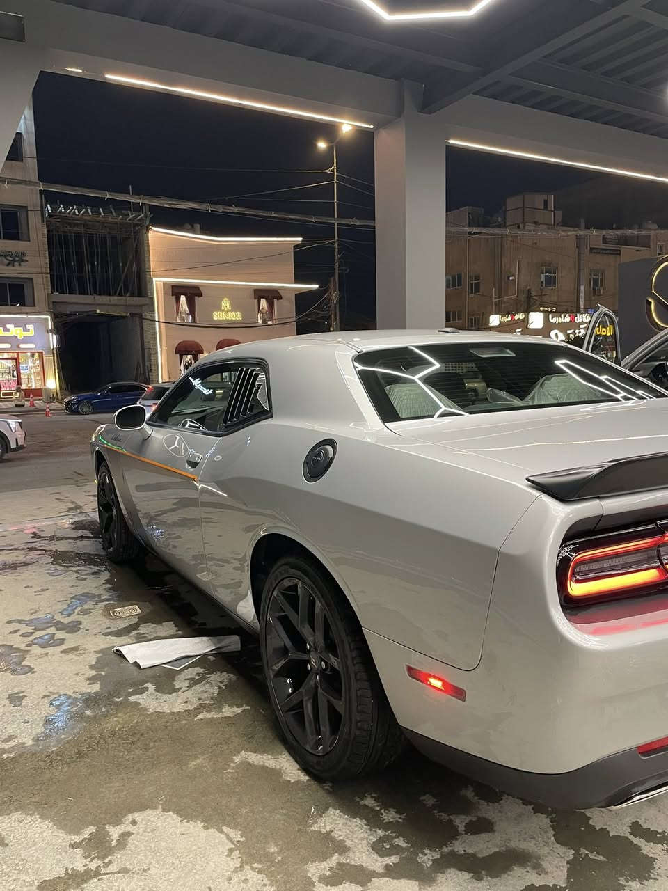 للبيع 🔶
جالنجر 2023 (last call) سلڤر🩶
سيارة ماشية 12,500  كيلو فقط
ممشى داخل العراق فقط 5,000 كيلو
مكينة 3600 
فتحة سقف 
سستم صوت Alpina 🔊 
داخل جلد كريمي مبدل امامي خلفي والبيبان بـ دبي مبدلة مو تغليف يعني
كشن كهرباء 
سيارة مغلفة ppf بالكامل ضمان
عليها بوابات كزوز صوت خفيف جداً الكتروني
ودباتها الاصلية موجودة هم 
السيارة حادثها دعامية خلفي فقط وواضحة بالصور ورصعات الجاملغ راجعة( pdr ) بدون قطرة صبغ او تكحيل 
وسونارها موجود هم 
السيارة اخت الزيرو ومن النوادر هيج حادث اخو الكلين السيارة جديدة بمعنى الكلمة 
السعر 260 وبيها مجال بسيط 
***********
