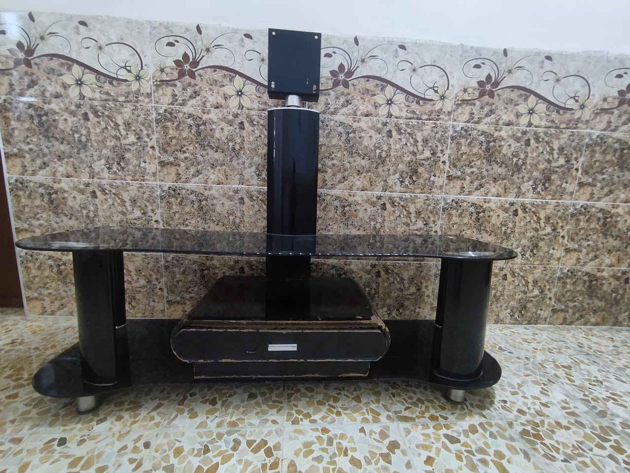 ميز بلازما
السعر 25 
للاستفيار ***********
